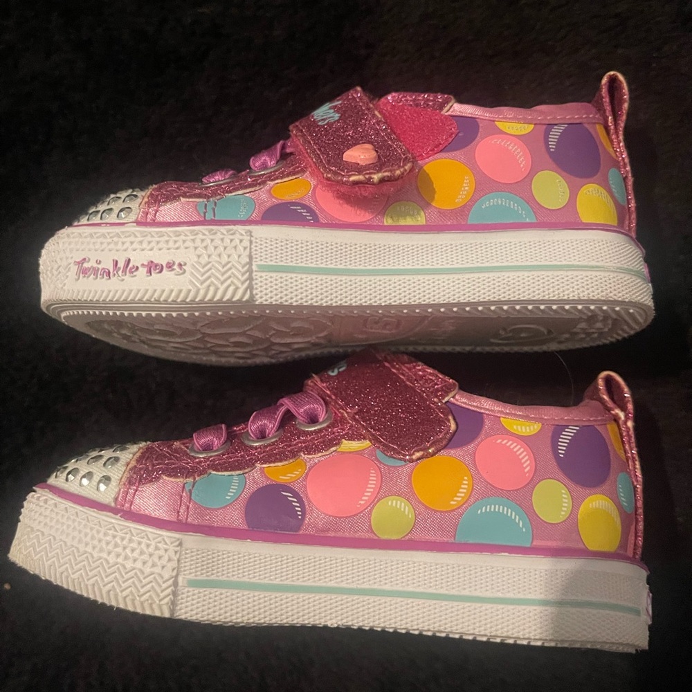 Sketchers sneakers